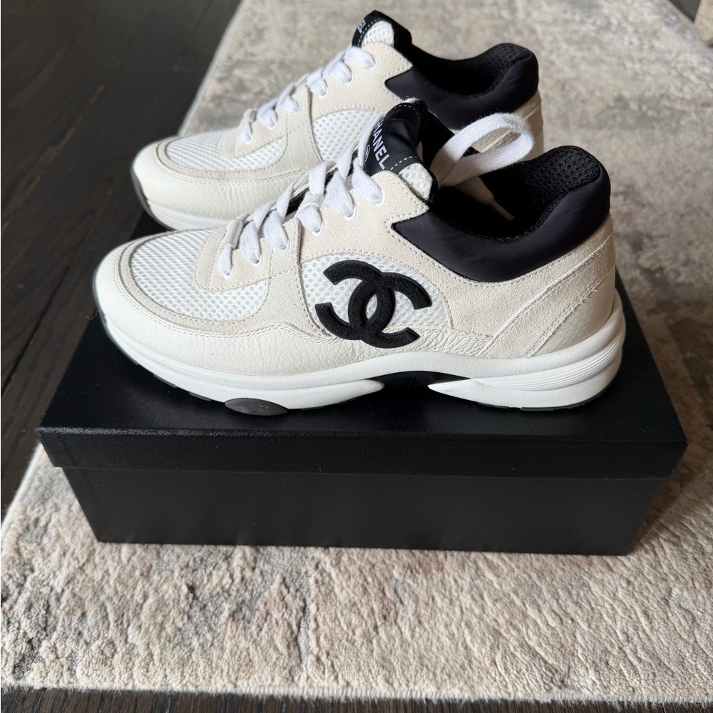 CHANEL White and Black Sneakers 37.5 - Picture 3 of 13